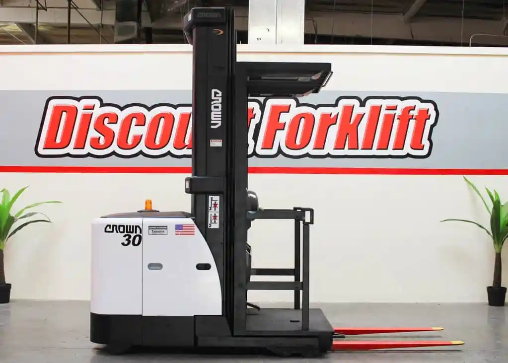 USED 2014 CROWN 3500