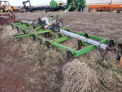 USED JOHN DEERE 1100