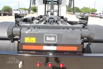 New | in-Stock 2025 MACK MD6 Hooklifts & Roll-Offs Texas US | Roll Off Truck World #1491879