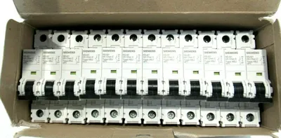 LOT OF 12 NEW SIEMENS 5SJ4 104-7HG40 CIRCUIT BREAKERS 5SJ41047HG40