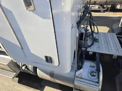 USED 2022 PETERBILT 567