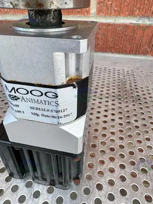 USED MOOG SM23165DT-DE INTEGRATED SERVO SMART MOTOR W/ MOOG GH23SP100 GEAR BOX 100:1