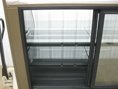 142-1055 Hill Phoenix 5’ Remote Curved Glass Full Service Bakery Cooler Case