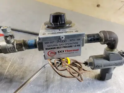 2000 BTU/HR Thermostat Control Valve w/ Gas Regulator