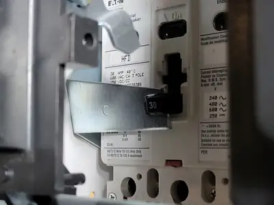 Used EATON SVX010A1-5A4N1 Switchgears British Columbia CA | Lenmark #239919