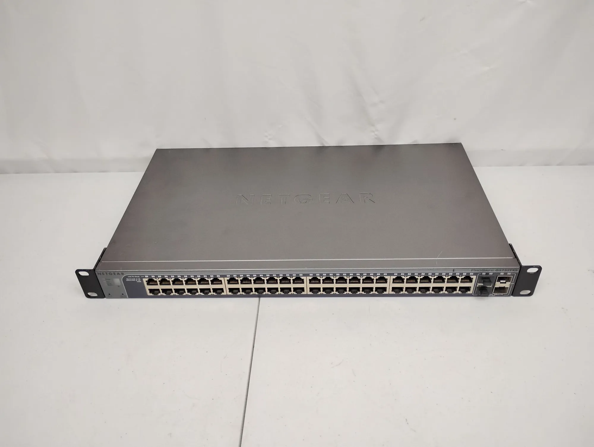 USED Netgear GS752TXS