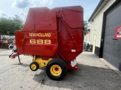 NEW HOLLAND 688 Roll Baler | County Equipment Company LLC (9)