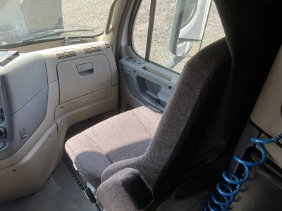 USED 2016 FREIGHTLINER CASDCADIA