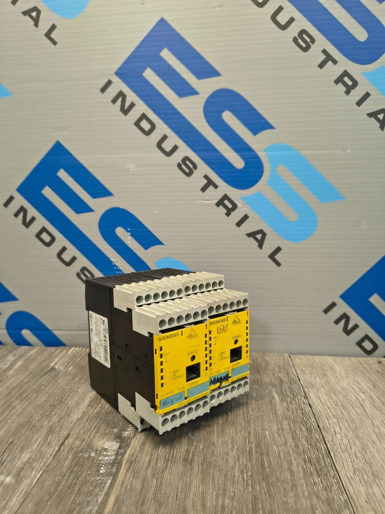 USED SIEMENS 3RK1105-1BE04-0CA0