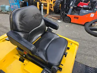 USED 1998 HYSTER E50XM-33