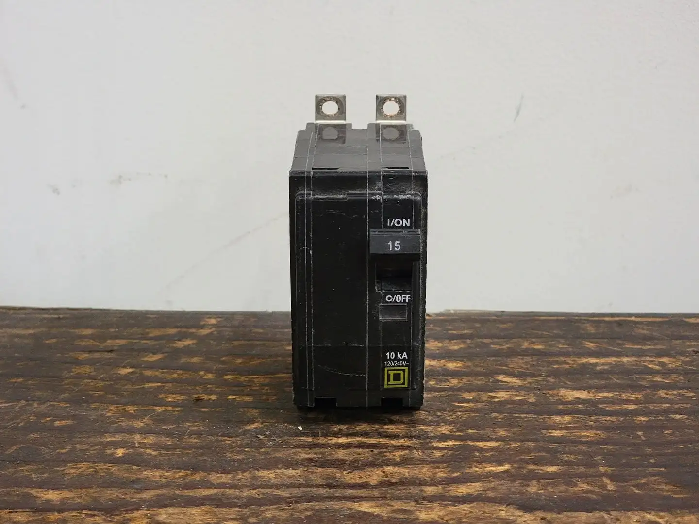 NEW SQUARE D QOB215