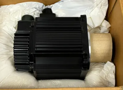 NEW OMRON R88M-W60010T SERVO MOTOR 200V 600W ABS KEY