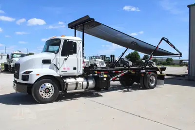 New | in-Stock 2027 MACK MD7 Rolloff Trucks Texas US | Roll Off Truck World #1491924