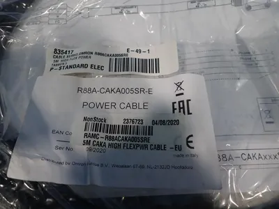 NEW OMRON R88ACAKA005SRE