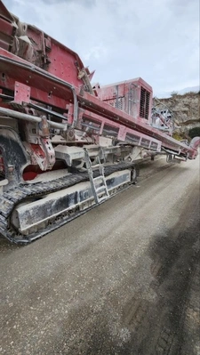 TEREX Mobie Impact Crusher with Screener (2011), full working order, visible under power