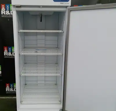 Thermo Scientific GTTSG25RPSA +4C Laboratory Refrigerator 23Cf 120v