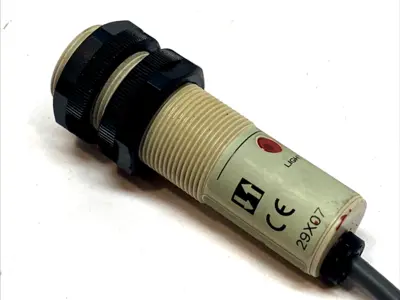 USED OMRON PHOTOELECTRIC SENSOR DIFFUSE 0.1M PNP 10-30VDC