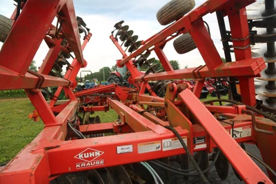 Used KUHN KRAUSE 8200-25W Tandem Discs Pennsylvania US | Zimmerman Farm Service #1409920