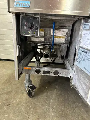 Pitco SE14X Electric Double Fryer480V with SEBNB14-Cabinent Fry Dump Station Combo
