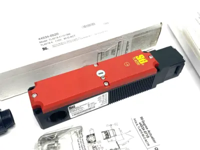 USED OMRON STI SAFETY SOLENOID INTERLOCK 90-DEG ACTUATOR