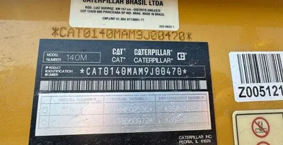 USED 2011 CATERPILLAR 140m2 AWD