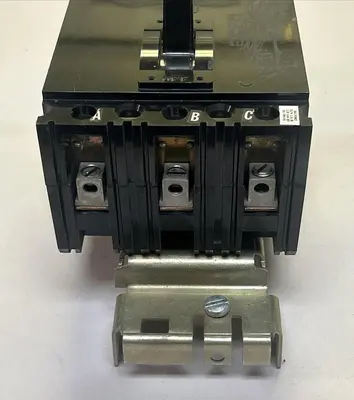 Used SQUARE D FA36030 Circuit Breakers | Surplus Asset Holdings #1190181