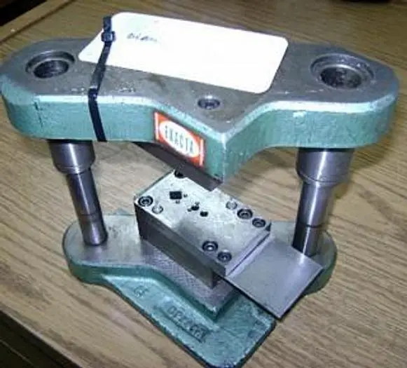 1631-390 Stamping Press Tool And Die To Make Diamond  (Pitch .470)