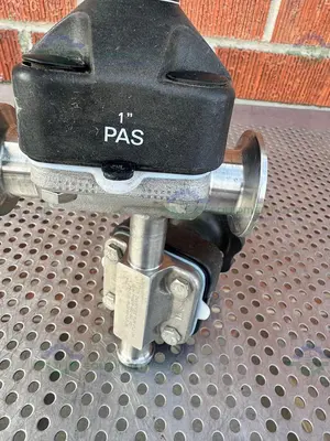 USED 2- ITT PURE FLO RA25MAX DIAPHRAGM VALVE W/ 1" TO 3/4" SANITARY FITTING