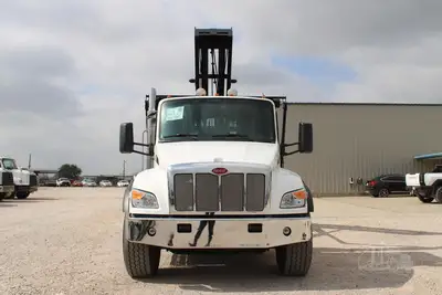 New | in-Stock 2027 PETERBILT 548 Rolloff Trucks Texas US | Roll Off Truck World #1492003