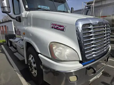USED 2016 FREIGHTLINER CASCADIA 125