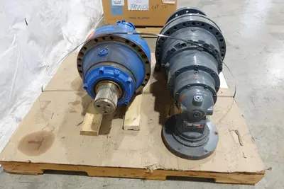 LOT OF 2 ASSORTED GEARDRIVES, REGGIANA 3200A6MS, BREVINI 80008260