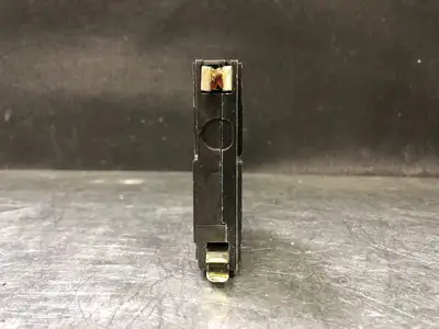 NEW SQUARE D QO150