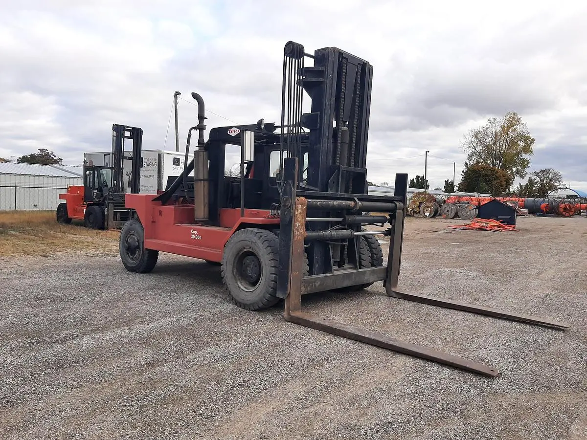 USED TAYLOR 30000 LB. CONTAINER HANDLER FORKLIFT