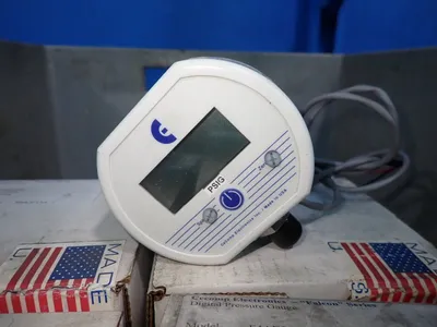 Used CECOMP ELECTRONICS F4AD200PSIG Universal Pressure Meters Ohio US | HGR 24 #754665