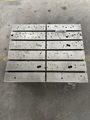 36" X 29-1/2" DEVLIEG E-TABLE. STOCK # 0238025