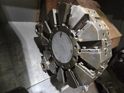Hyundai SKT-300 CNC Lathe w/ Tailstock and Indexer, 10 Slot Turret, LNS Conveyor, 3-Jaw Chuck, Fanuc