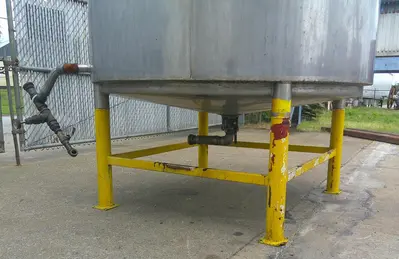 SPC9204  Tank 650 gallon vertical tank, 20 psi @ 260F jacket, 1.5 hp top mounted agitator, dish