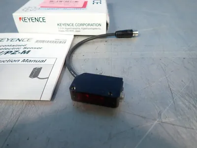 NEW KEYENCE PZV12P