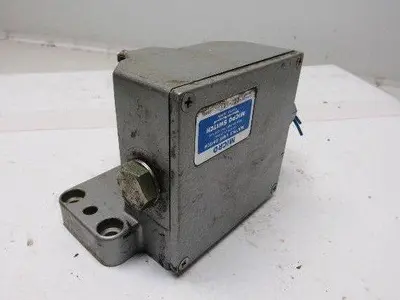 Yamatake Honeywell LDZ-5412 4 Position 125/250V AC/DC Micro Roller Plunge Switch