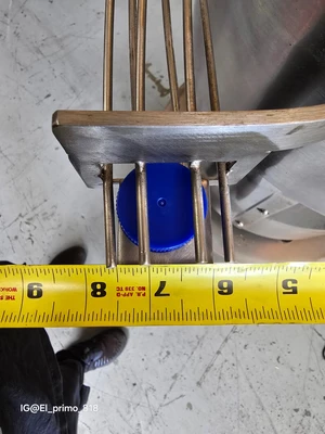 Lid unscrambler + Automatic inserting station.