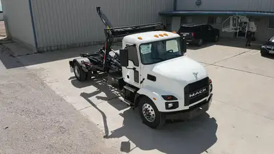 New | in-Stock 2025 MACK MD6 Hooklifts & Roll-Offs Texas US | Roll Off Truck World #1491879