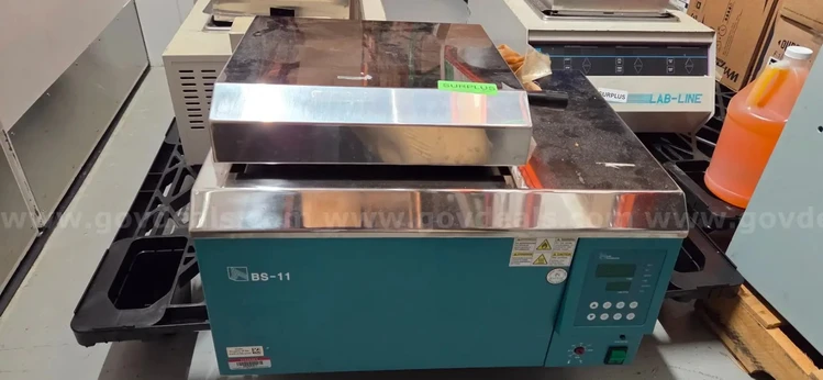 Used Bio-Rad UNIVERSAL HOOD II Lab Water Baths Delaware US | United Machine Co. #1563876