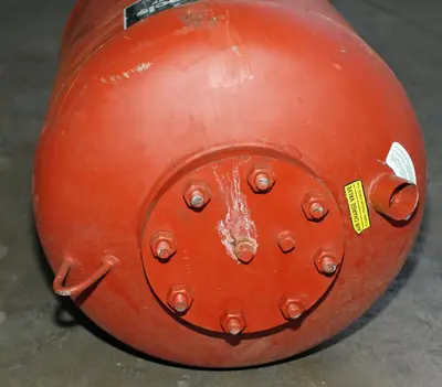 SPC7640  Tank 35 gallon vertical tank, CS, 125 PSI at 240 degrees F internal, dish Hydronic Expansion Tank