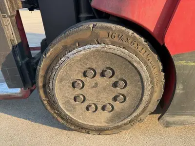 Used RAYMOND 425C35TT 3-Wheel Stand up Electric Counterbalance Forklifts Illinois US | Somerset Equipment Sales #1546218