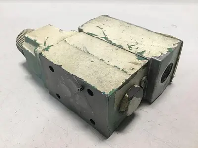 USED VICKERS DG4V-8-2A-M-W-B-40