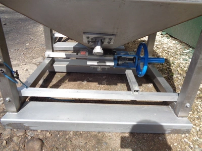 300L S/S open top powder hopper