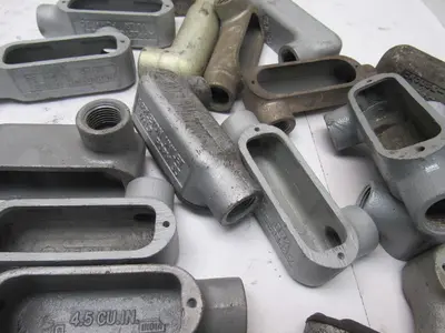 1/2"  LR Form 35 90° Conduit Body Lot of 20