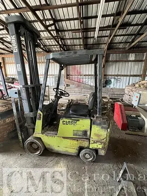 USED CLARK LP PROPANE FORKLIFT