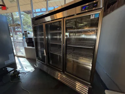 Used _UNKNOWN_ _UNKNOWN_ Display Refrigerators Georgia US | Auction Management Corporation #1548685