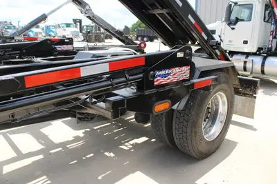 New | in-Stock 2027 MACK MD7 Rolloff Trucks Texas US | Roll Off Truck World #1491910